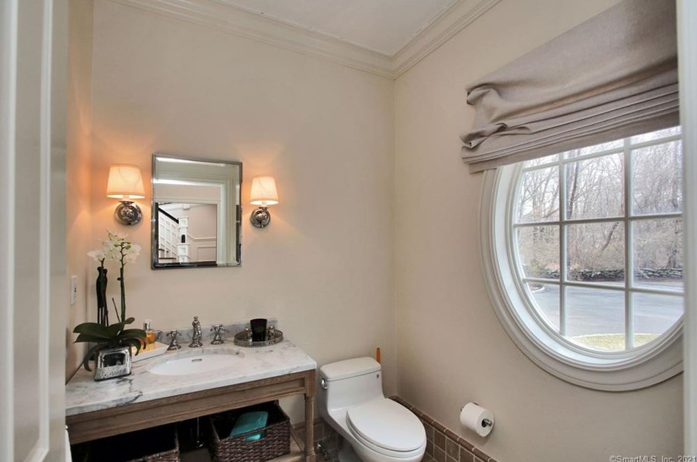 300 Newtown Tpke, Weston CT  06883-1321 exterior