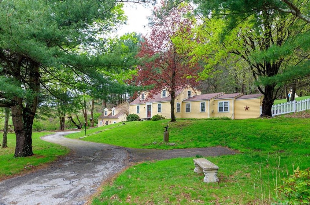 70 Averill Rd, Pomfret Center, CT 06259