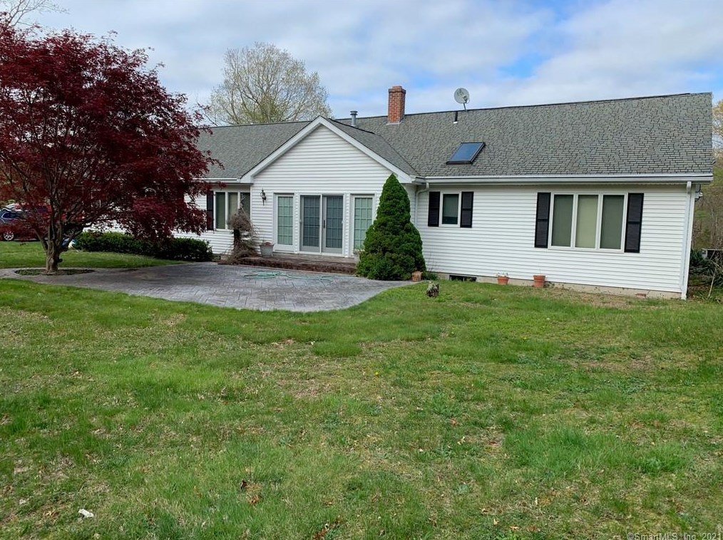 215 Pruett Pl, Chesterfield, CT 06370-1800