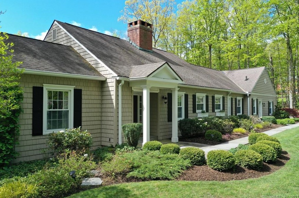 25 Kenmore Rd, Bloomfield, CT 06002