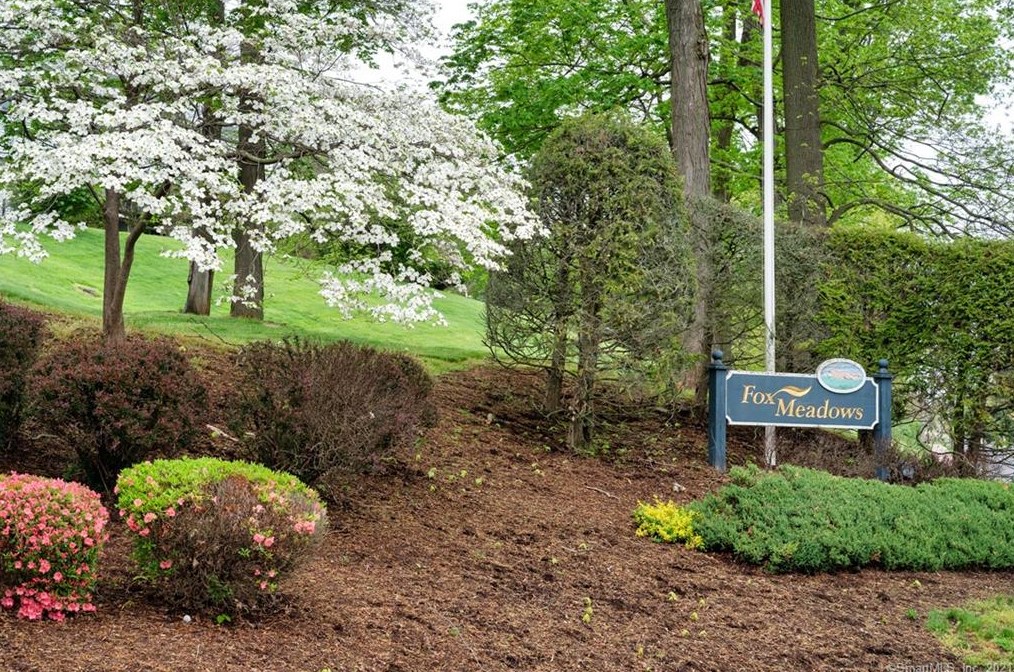 3 Greenway Dr, Cromwell CT  06416-2536 exterior