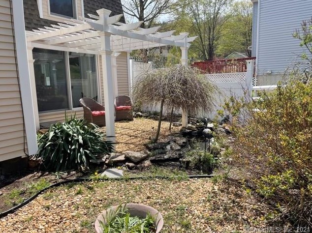 77 Pratt St, Winsted, CT 06098-2052