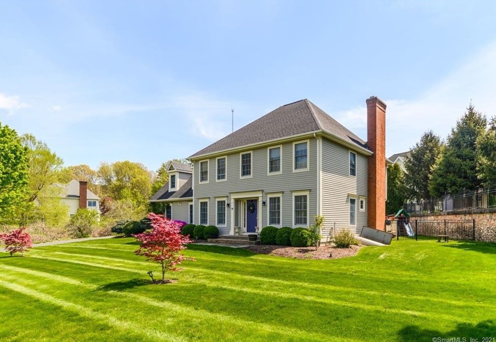 12 Pequabuck Ln, Farmington, CT 06032