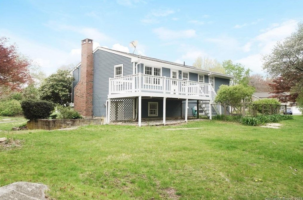 38 Fawn Hill Dr, Westbrook, CT 06498 exterior