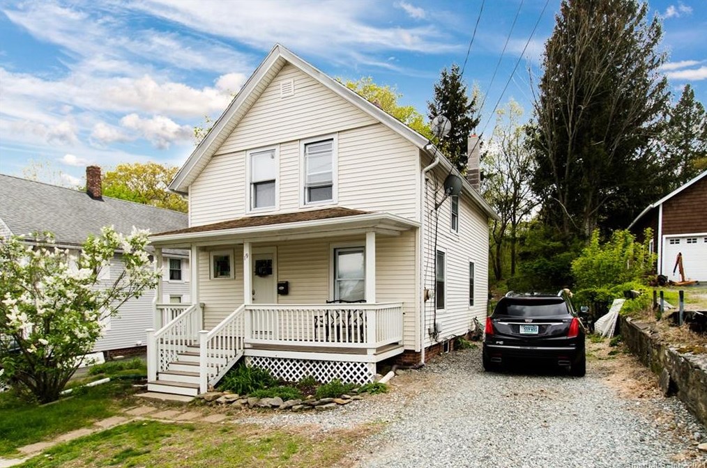 19 Pratte Ave, Taftville, CT 06380-1013