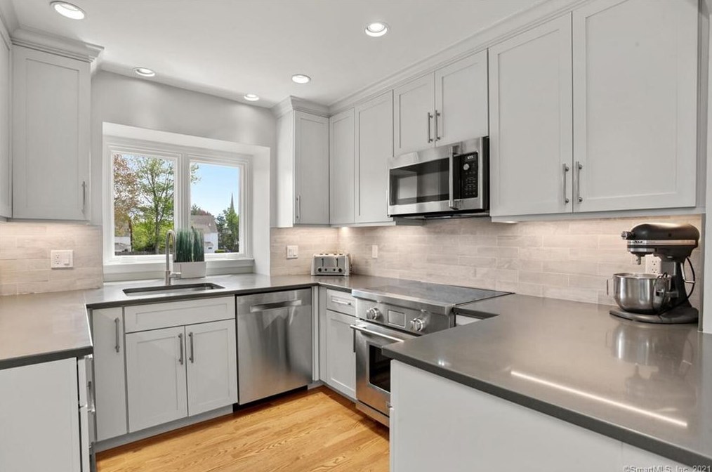52 Sherwood Pl #3, Greenwich, CT 06830