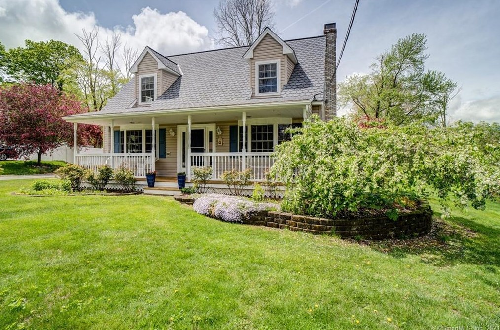 32 Hillcrest Dr, Amston, CT 06231