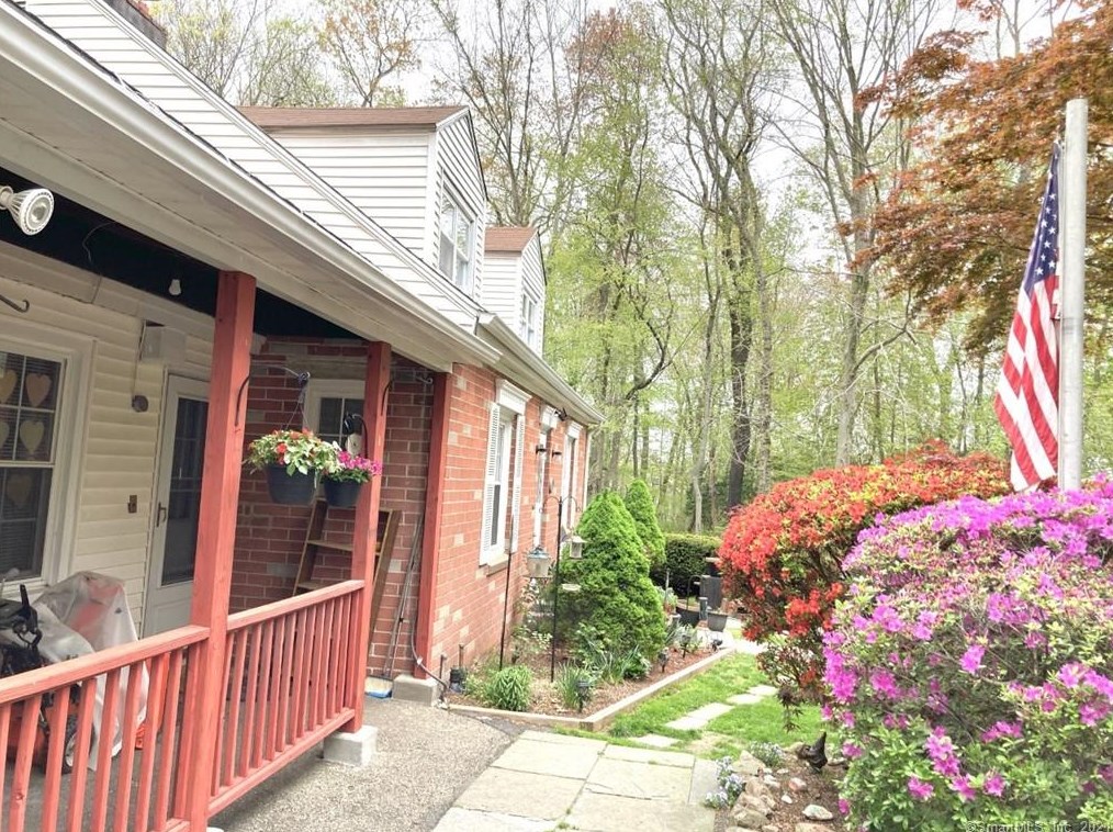 397 Long Hill Ave #1, Huntington, CT 06484