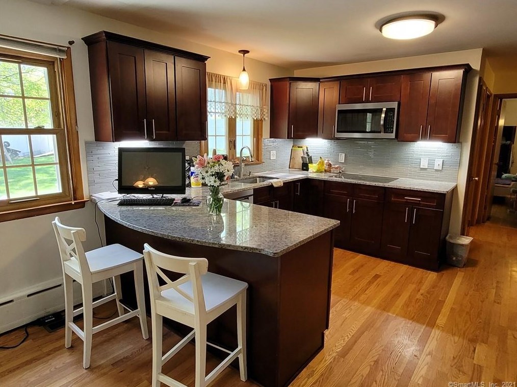 155 Amity St, Meriden CT  06450-2333 exterior
