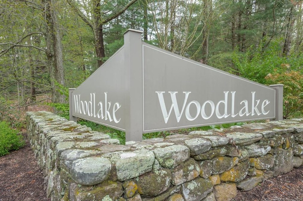 7 Clubhouse Dr #7, Woodbury, CT 06798