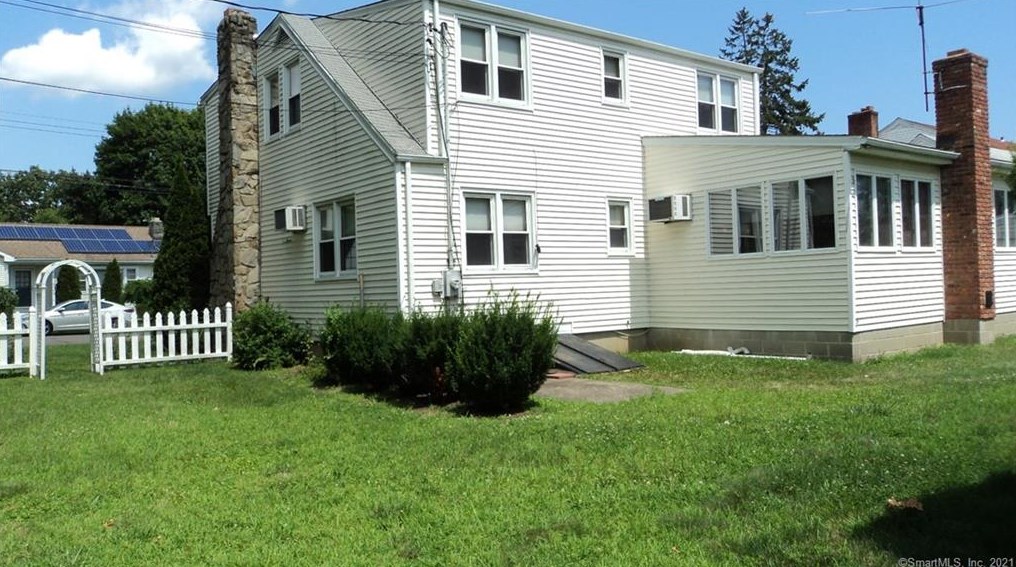 18 Rosemary Dr, Bridgeport, CT 06606
