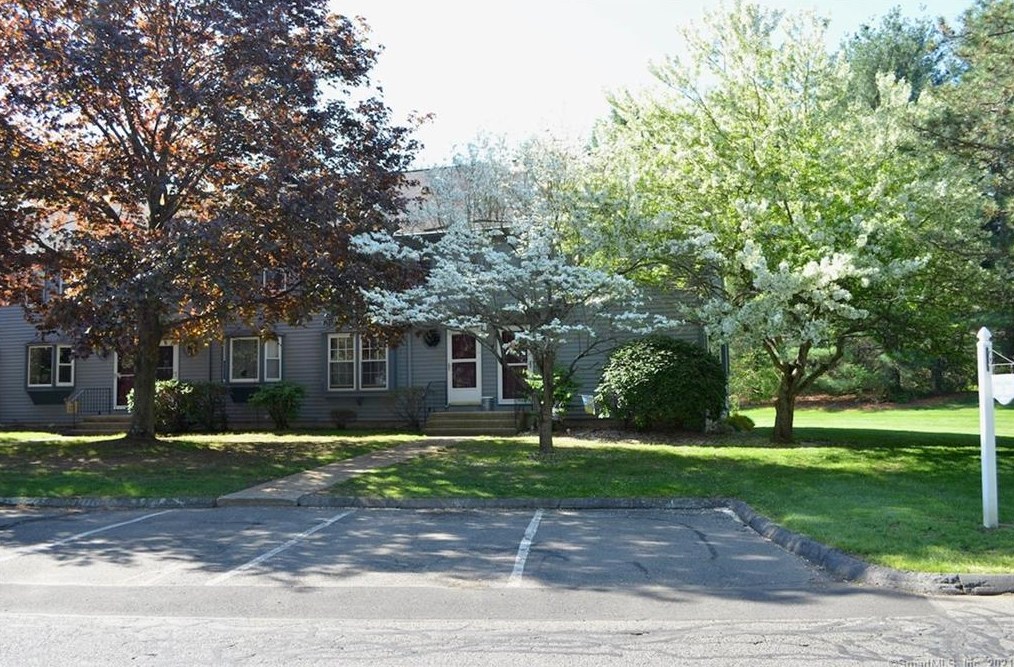 1 Abbott Rd #206, Ellington, CT 06029