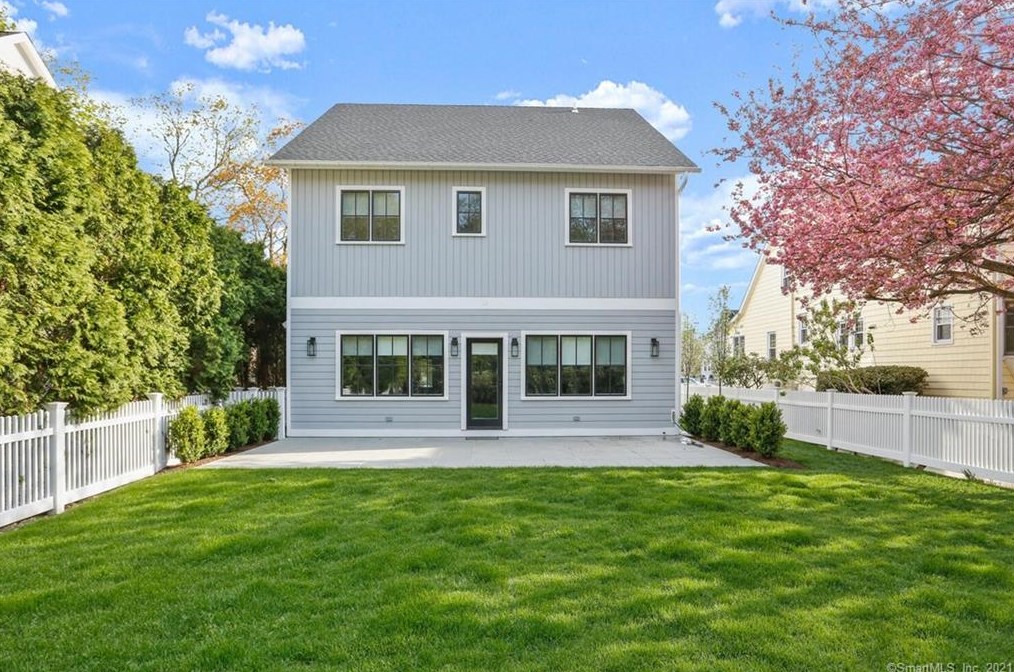 11 Anthony Pl, Riverside CT  06878-1611 exterior
