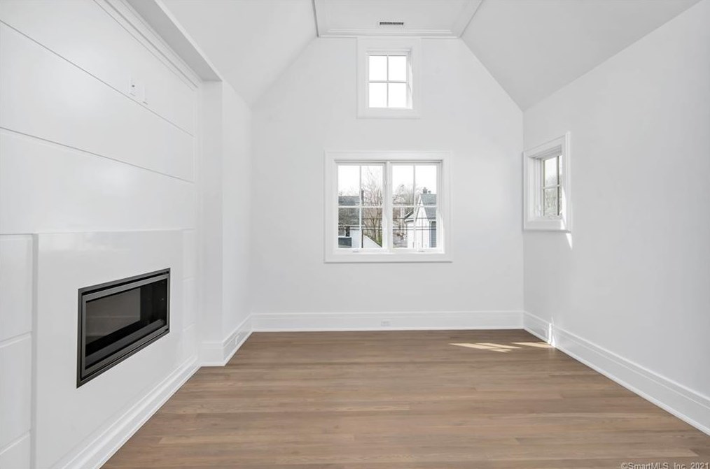 11 Anthony Pl, Riverside CT  06878-1611 exterior