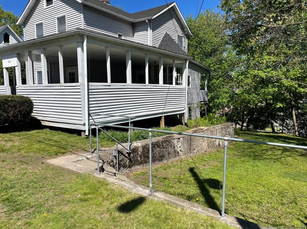 25 Padanaram Ave, Danbury, CT 06811-5609