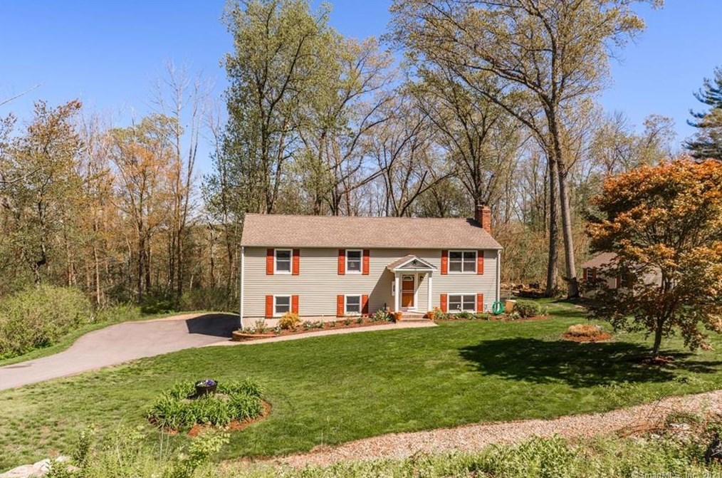 36 Freedom Dr, Collinsville, CT 06019-3412