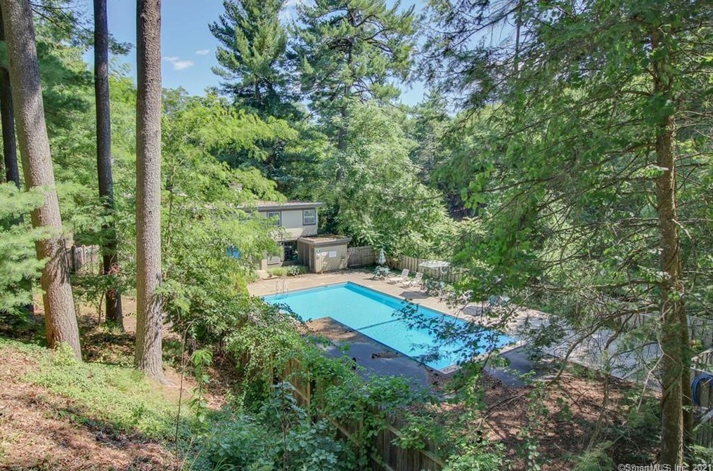 107 Library Ln, Simsbury CT  06070-2137 exterior