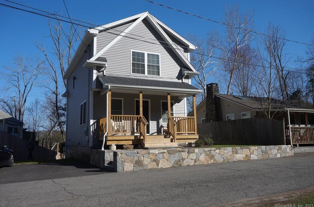 5 Bungalow Ter, Sandy Hook, CT 06482