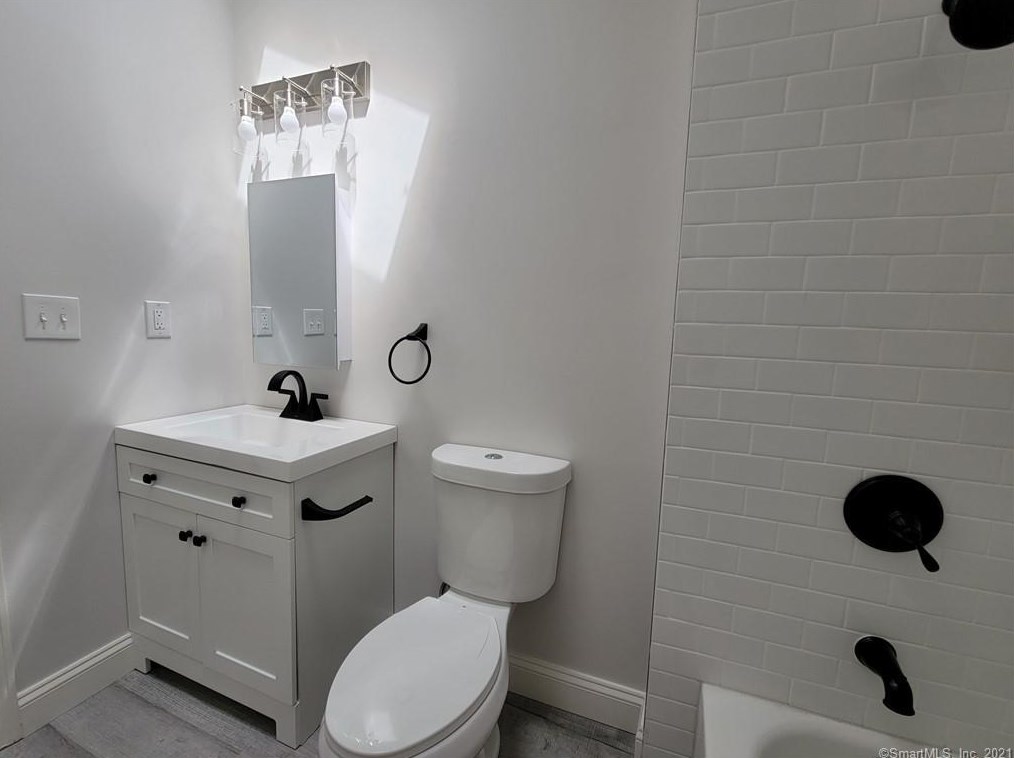 18 Elm St, Clinton CT  06413-2236 exterior