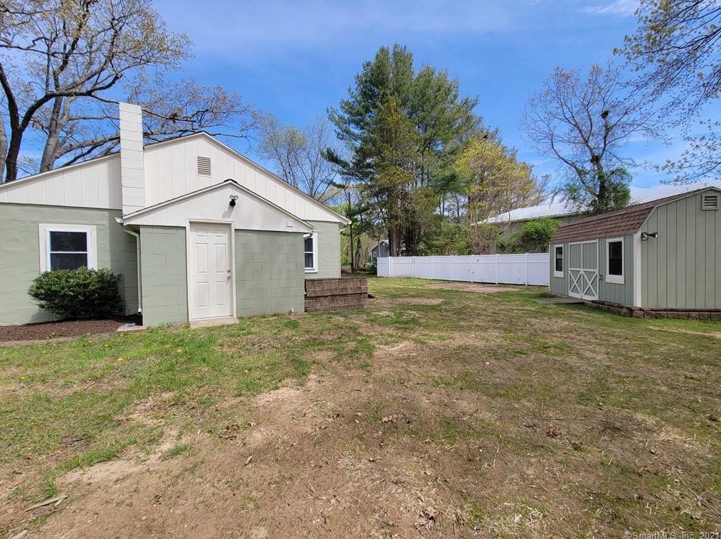 18 Elm St, Clinton CT  06413-2236 exterior