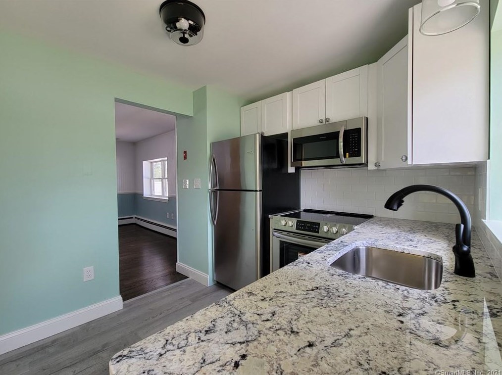 18 Elm St, Clinton CT  06413-2236 exterior