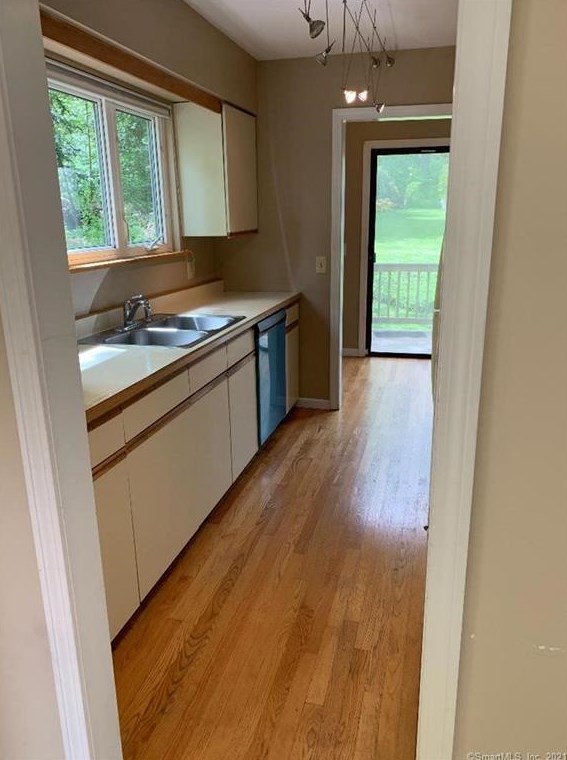 100 Forest St, New Haven CT  06518-2811 exterior