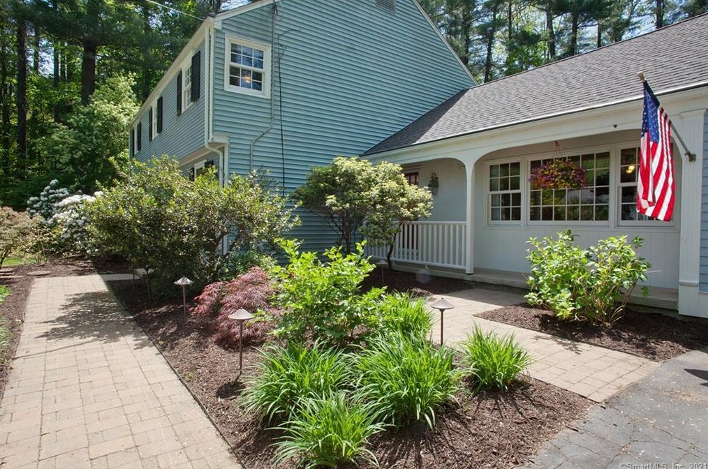 35 Sunset Hill Rd, Simsbury, CT 06070-3037