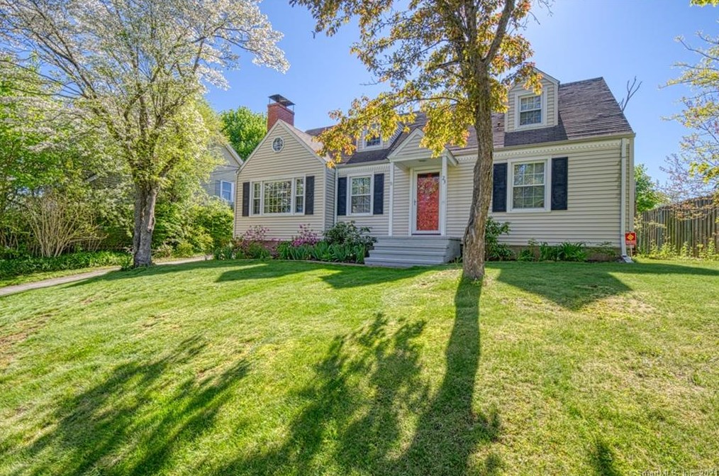 23 Megin Dr, New Haven, CT 06514 exterior