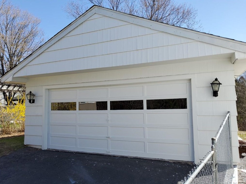 23 Sunrise Cir, Wallingford, CT 06492