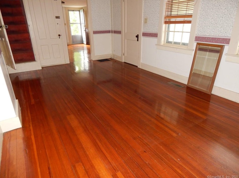 9 East St, Collinsville, CT 06019-3115
