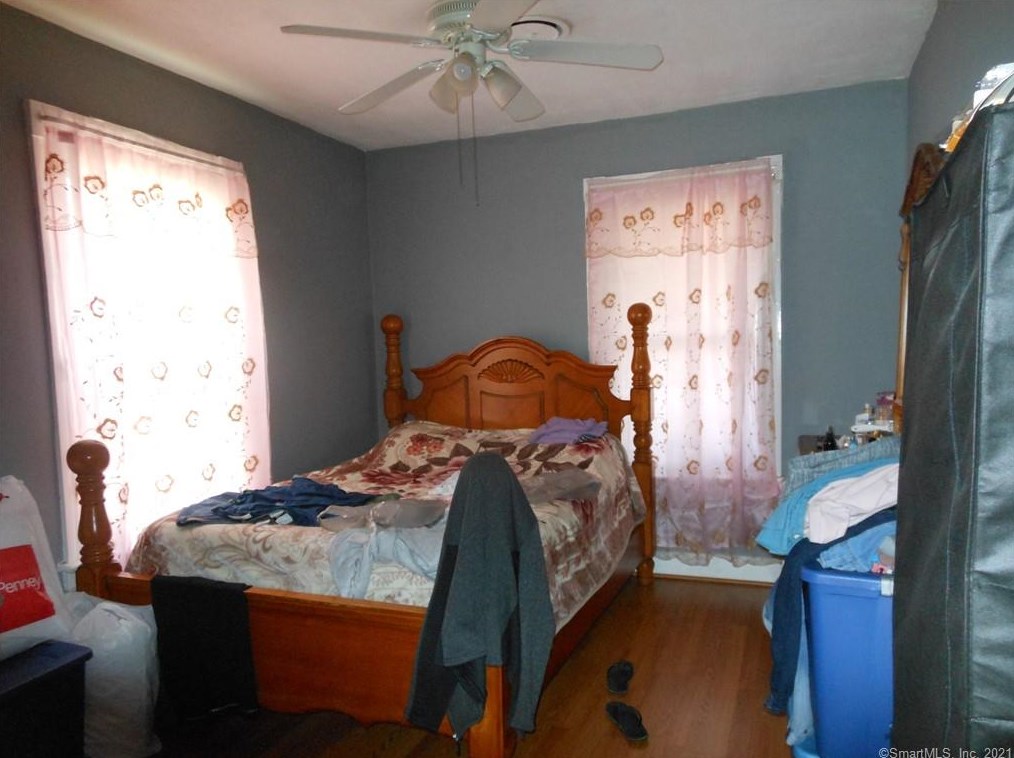 124 Smith St, Derby, CT 06418