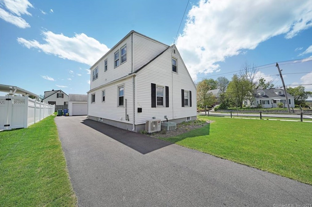 142 Bryden Ter, New-Haven, CT 06517 exterior