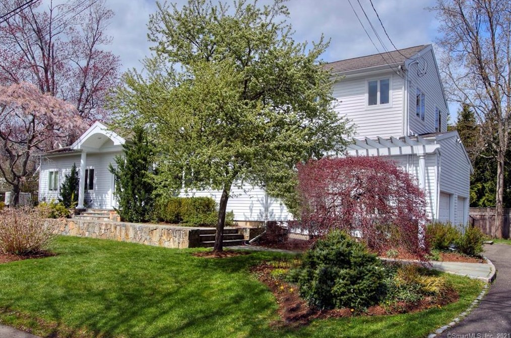 42 Fairfield Ave, Westport CT  06880-6825 exterior