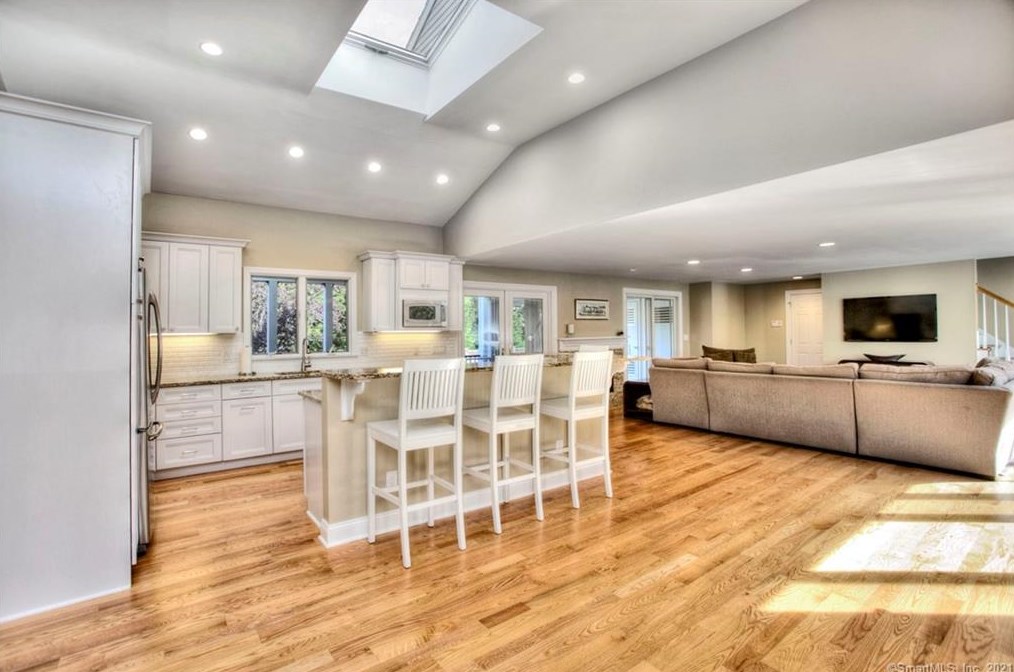 42 Fairfield Ave, Westport CT  06880-6825 exterior