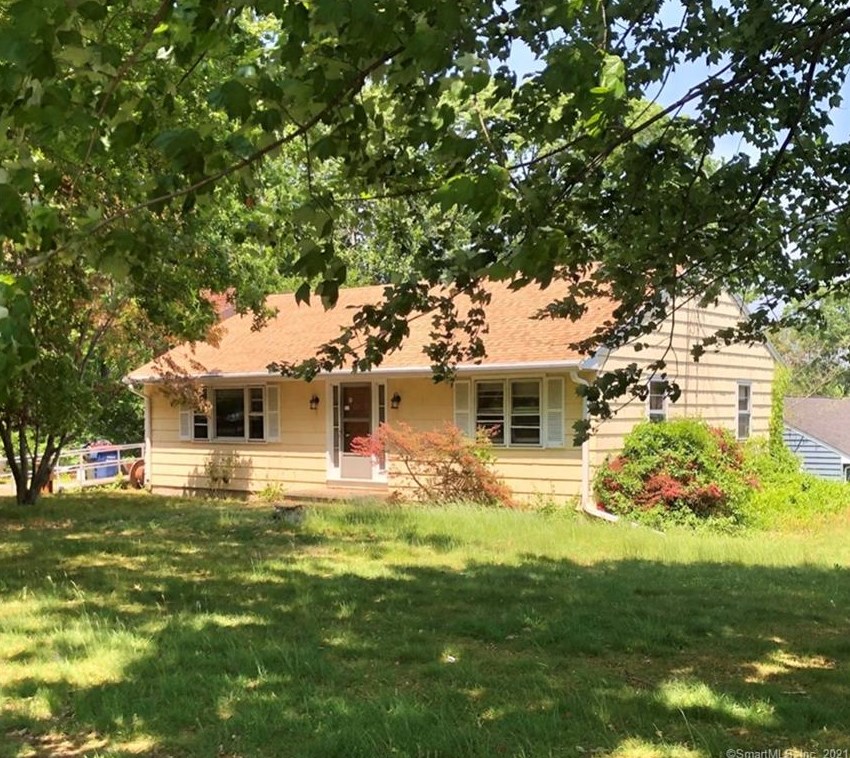 67 Valley View Rd, Bridgeport, CT 06611