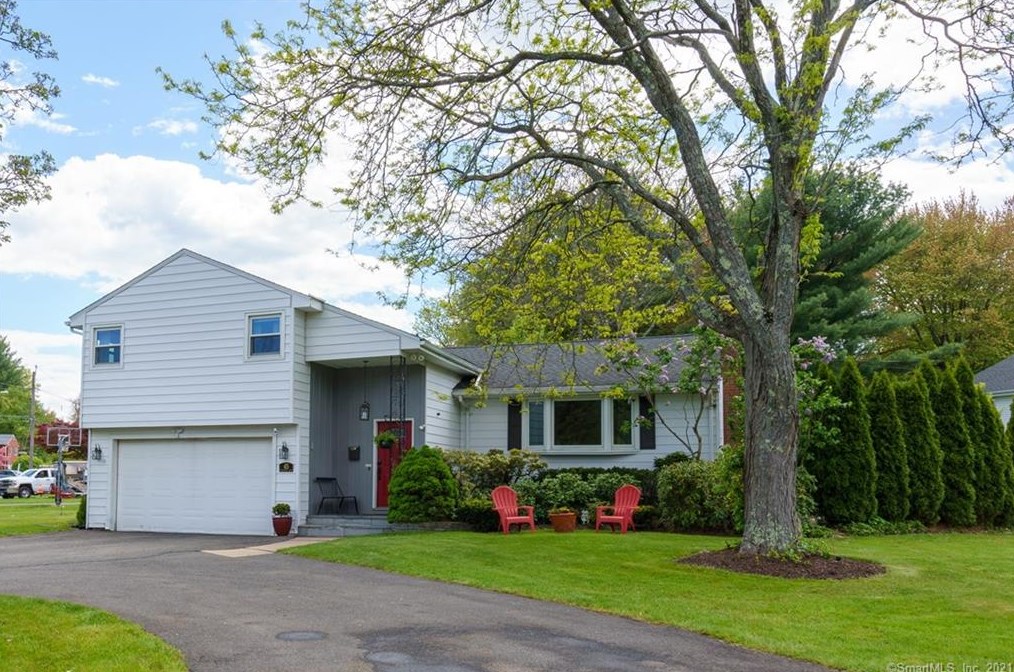 45 Brightview Dr, Hartford, CT 06117-2004