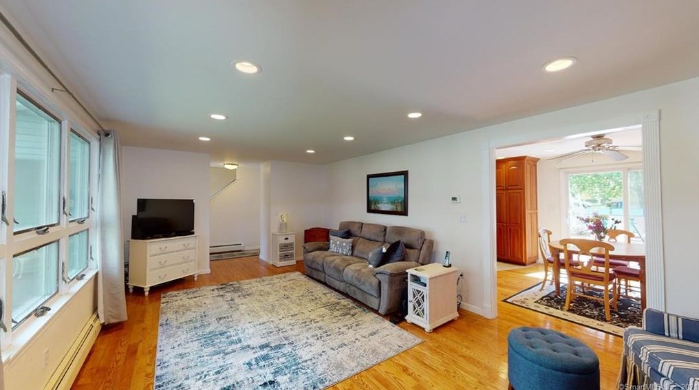 289 Brookfield St, Wapping, CT 06074