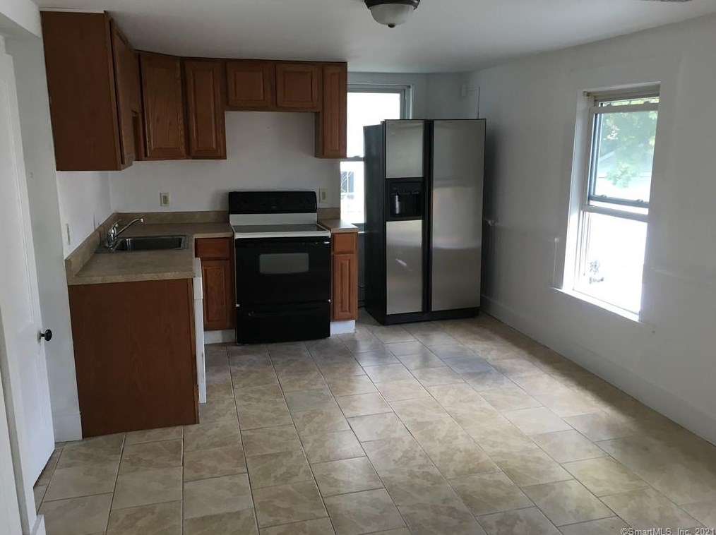 28 Talcott Ave, Vernon CT  06066-3182 exterior