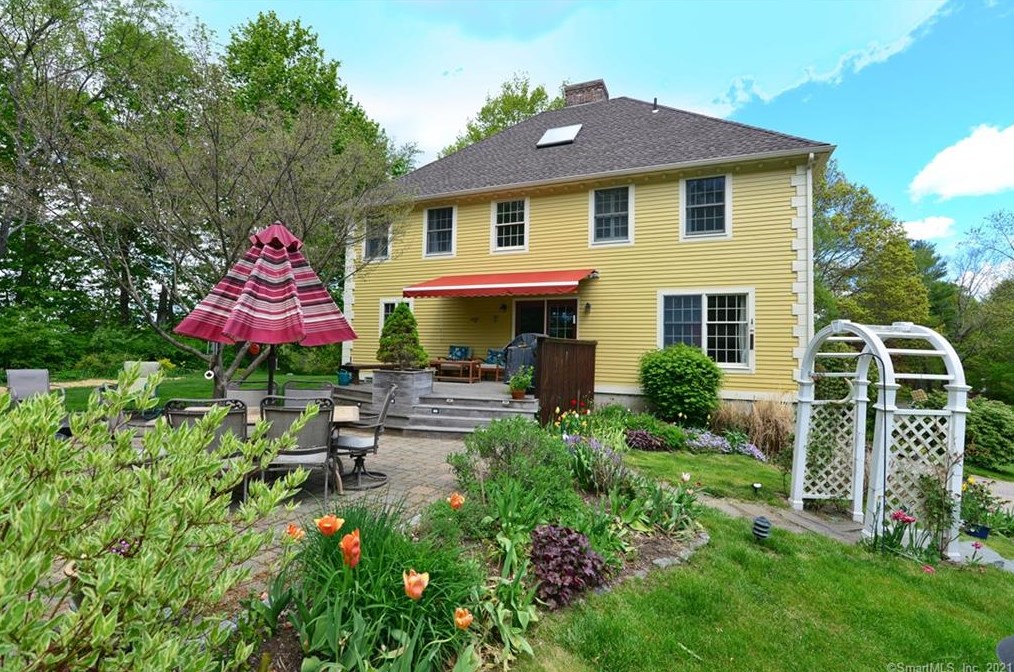 38 Woodstock Rd, Pomfret Center, CT 06259