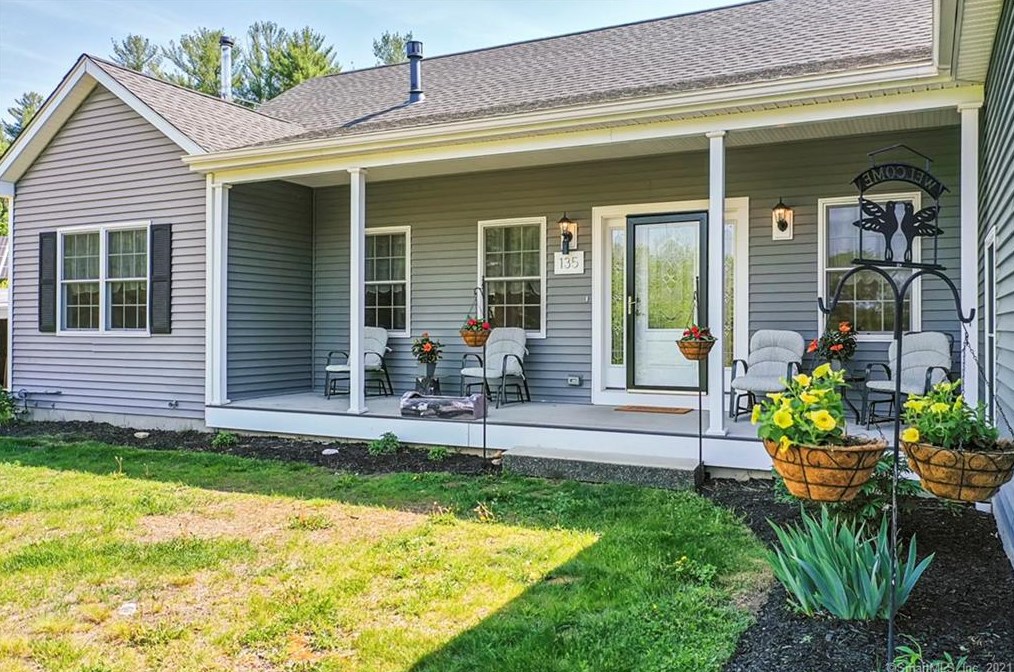 135 Newfield Rd, Winsted, CT 06098-3518