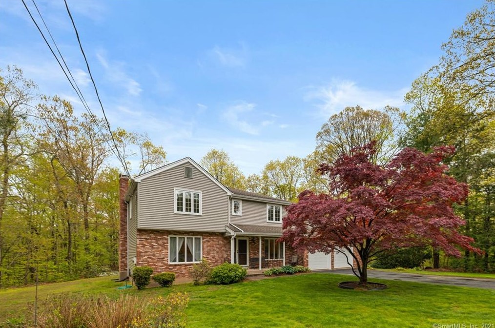 71 Applewood Ln, Glastonbury, CT 06033