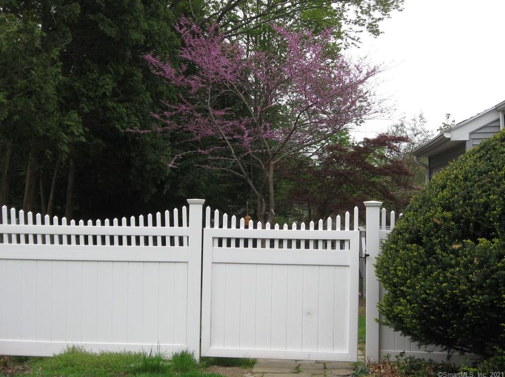 34 Woodland Dr, Wapping, CT 06074
