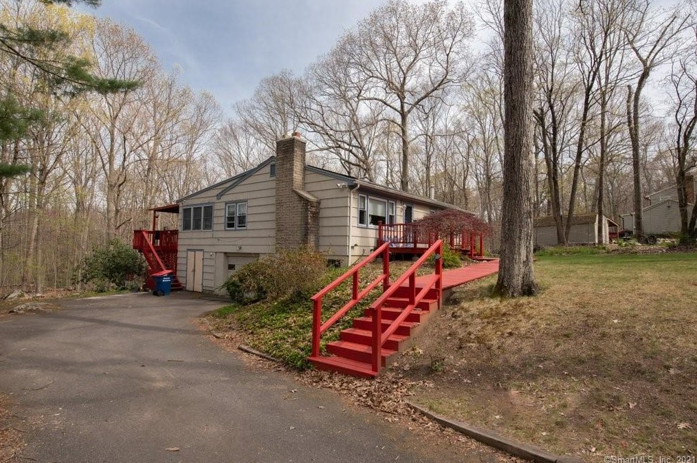 19 Wells Rd, Upper Stepney, CT 06468