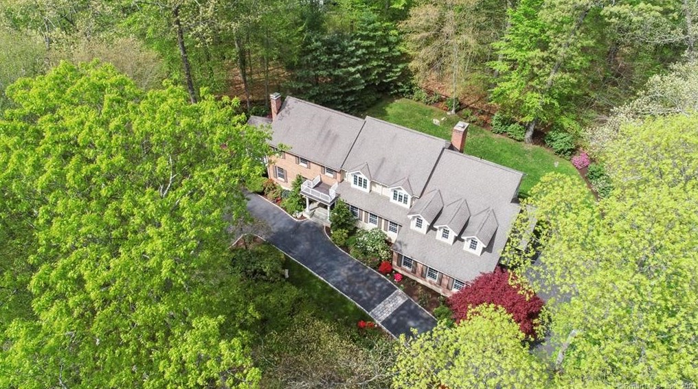 26 Greenlea Ln, Weston, CT 06883-3018