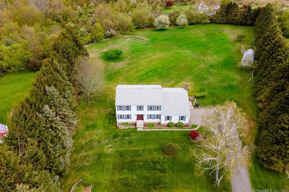 21 Bonnie Vu Ln, Northville, CT 06776 exterior