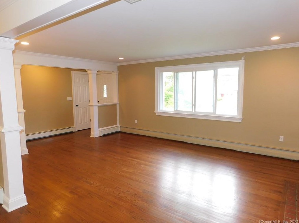 979 Daniels Farm Rd, Bridgeport, CT 06611