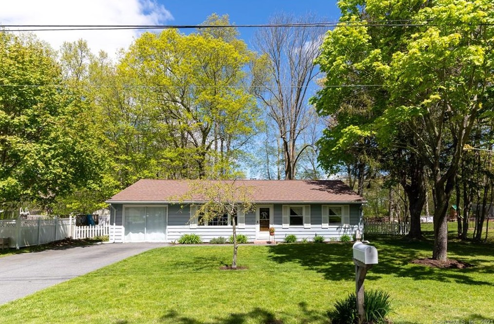 13 Pennywise Ln, Gales Ferry, CT 06339