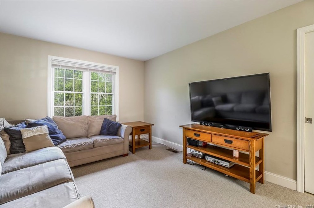 12 Thomas Ln, Northville, CT 06776-3022