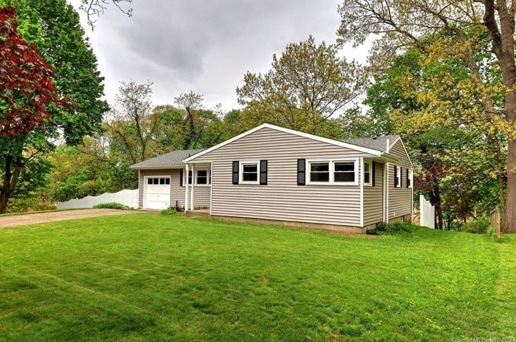 47 Knollwood Rd, Milford, CT 06460