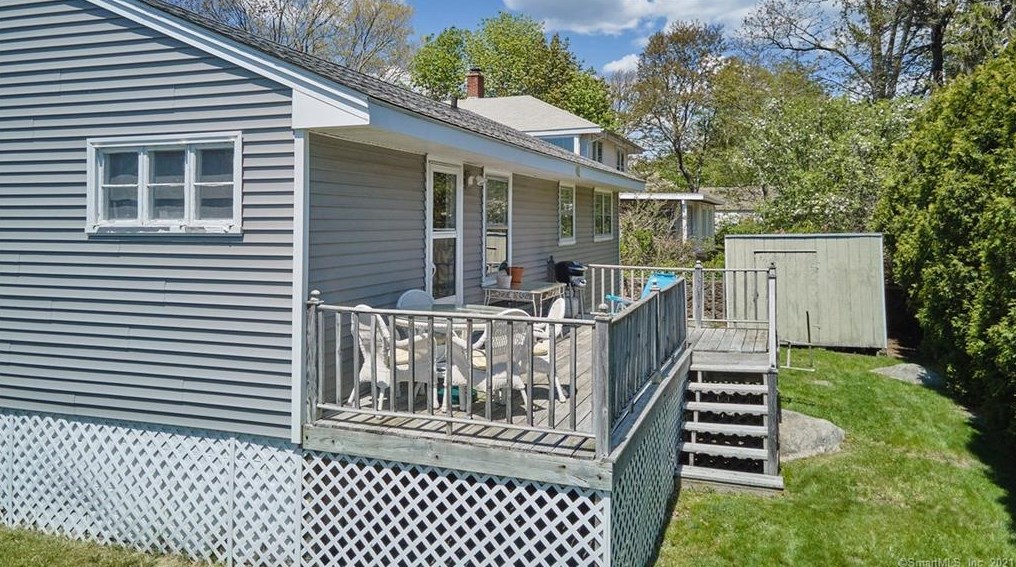 29 Ridge Rd, Groton, CT 06340